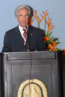 Según datos de la OMS expuestos por el Dr. Vázquez el tabaquismo mata a más de 5 millones de personas en el mundo, y más de un millón de estas muertes ocurren en América. (Foto: José Salazar. ODI, UCR)