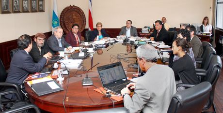El Consejo Universitario advirtió que esos proyectos de ley privilegian el interés privado y podrían poner en riesgo la existencia del ICE. (Foto: Andrea Jiménez M.)