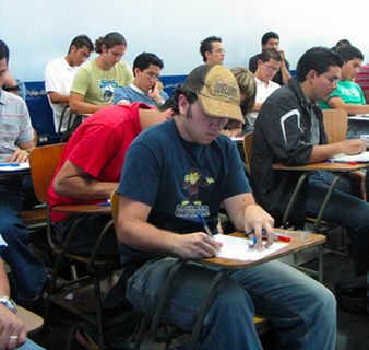 Con la reforma se pretende que las unidades académicas definan en los programas de los cursos si es obligatoria la asistencia. (Foto: Archivo)