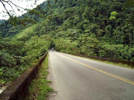 La UCR puso a disposición del Gobierno de la República los recursos técnicos y profesionales de la institución para afrontar el desafío del desarrollo de la infraestructura vial en el país. (Foto: http://www.ticovision.com)