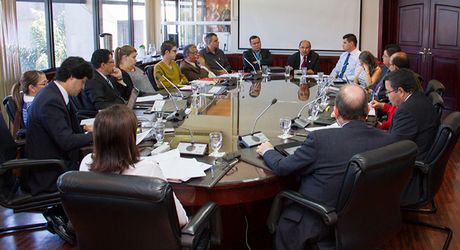 Previo a tomar la decisión, el plenario recibió a los miembros de la Junta Directiva de la JAFAP para que ampliaran criterios con respecto a la devolución de los intereses. (Foto: Andrea Jiménez)