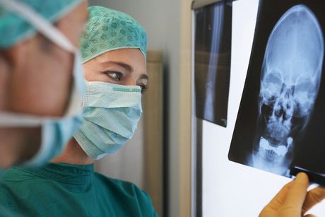 El Consejo Universitario destacó el compromiso con el que la UCR ha asumido la formación de especialistas médicos. (Foto: http://www.corbis.com)