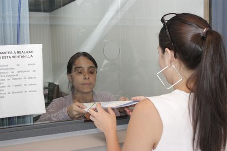 Para la UCR, la crítica situación fiscal no puede atribuirse solamente a los sistemas salariales existentes en el sector público. (Foto: Andrea Jiménez)