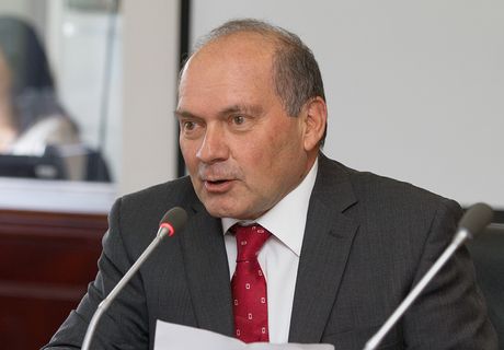 “Mi principal motivación para aceptar este puesto ante el Consejo Universitario, tiene que ver, principalmente, con el fomento de la política de educación permanente, dirigida a profesionales adscritos a sus respectivos colegios profesionales”, expresó Dr. Brenes. (Foto: Andrea Jiménez