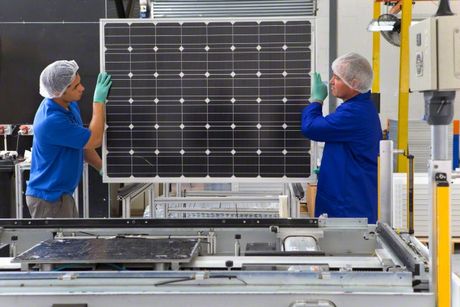El uso de paneles solares en las empresas costarricenses, para su abastecimiento de energía, permitiría alcanzar la meta de ser un país carbono neutral para el año 2021. (Foto: http:www.corbis.com)