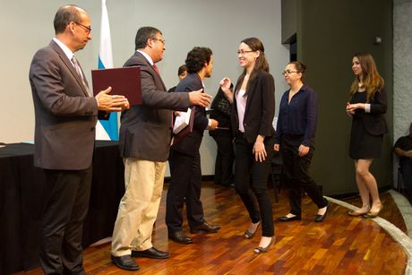 El homenaje tiene como propósito reconocer los logros que universitarias y universitarios obtienen por su extraordinaria labor en los campos científico, artístico, intelectual o deportivo. (Foto: Andrea Jiménez)