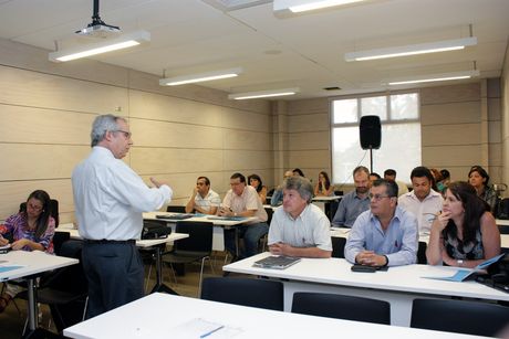 La educación continua tiene como fin complementar la formación curricular, así como actualizar y profundizar los conocimientos necesarios para el ejercicio profesional. (Foto con fines ilustrativos. Andrea Jiménez)