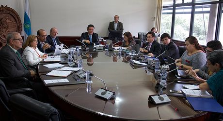 La sesión ordinaria N.° 6035, realizada el martes 18 de octubre, es la primera para los nuevos miembros y para el director, Ing. José Francisco Aguilar. (Foto. Felipe Molina Gutiérrez).