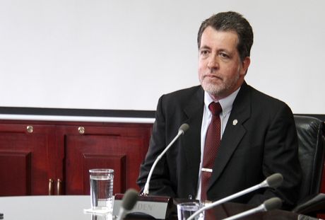 El Dr. Ólger Calderón, quien concursó para ese cargo junto a otros dos candidatos, fue juramentado en la sesión ordinaria del pasado 1.° de noviembre. (Foto. Felipe Molina Gutiérrez)