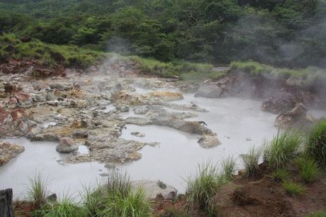 La Escuela Centroamericana de Geología y la Escuela de Biología colaboraron con el Consejo Universitario para emitir el pronunciamiento institucional con respecto al proyecto de explotación de la energía geotérmica. (Foto: http://www.costaricainfo.com)