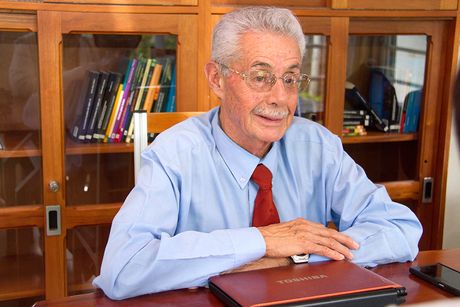 El Dr. Daniel Camacho Monge fue el último en recibir este reconocimiento. (Foto. Andrea Jiménez)