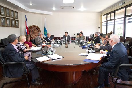 Como una forma de contribuir con el análisis de la reforma fiscal y sus posibles implicaciones para la UCR, el Consejo Universitario instó al personal académico de la Institución a promover espacios que faciliten el diálogo y la discusión sobre este tema. (Foto: Andrea Jiménez)