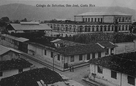 Edificio del Colegio Superior de Señoritas diseñado por el Ing. Lesmes Jiménez, fotografía tomada entre 1892 y 1900.
