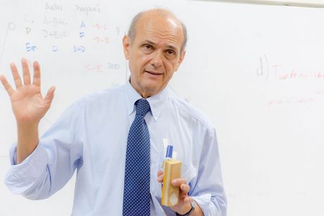 Con la reforma reglamentaria se pretende fortalecer la evaluación del trabajo del profesorado de la UCR  para su ascenso en régimen académico. (Foto con fines ilustrativos, www.economia.ucr.ac.cr)