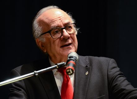 El Dr. de Sousa es un crítico de la violación de los derechos humanos de los pueblos y fomenta con su discurso la participación democrática en la vida política. (Foto: www.ufrgs.br)