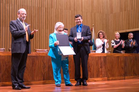 El Premio Rodrigo Facio Brenes 2020 se entregará el 26 de agosto, durante la sesión solemne del Consejo Universitario en conmemoración del 80 aniversario de la UCR. La última en recibir este reconocimiento fue la Dra. María Eugenia Bozzoli. (Foto: Andrea Jiménez)