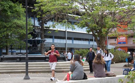 La UCR aplica la nota mínima de 442 para ostentar la condición de elegible en alguna carrera desde el año 1987, y esta disposición estaba contenida en el Reglamento del proceso de admisión mediante prueba de aptitud académica. (Foto: Andrea Jiménez)