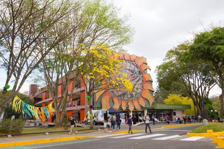 Imagen del edificio de Estudios Generales de la Universidad.