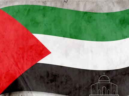 Foto de la bandera de Palestina con una ilustración de una mezquita en la parte inferior derecha.