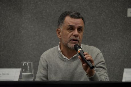 Foto del profesor Carlos Sandoval.
