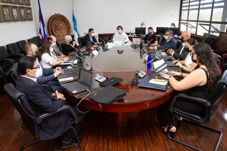 Imagen del Consejo Universitario sesionando.