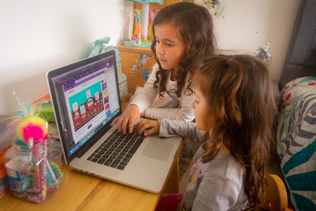 La democratización y el acceso universal a la Internet es fundamental