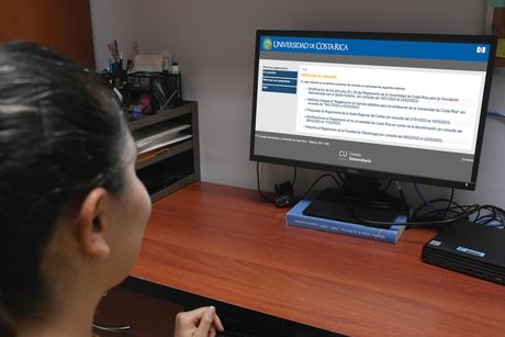 Al ingresar al sitio de las consultas las personas tienen acceso a todas las reformas reglamentarias y desde ahí mismo hacer sus observaciones. (Foto: Andrea Jiménez, CU)