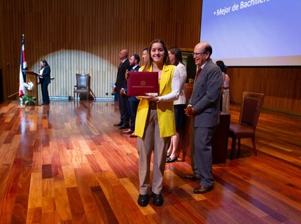 Este reconocimiento tiene el propósito de incentivar la excelencia académica estudiantil.