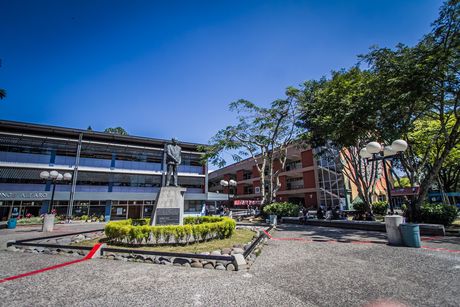 Para el Consejo Universitario es indispensable que la política salarial de la UCR asegure la atracción de  jóvenes docentes con alto potencial académico, así como la retención del personal  que ya labora en la Institución.