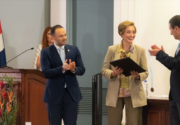El galardón reconoce la trayectoria de personalidades que han contribuido al desarrollo político, social, económico y a la justicia social de Costa Rica. (Foto: Andrea Jiménez, CU)