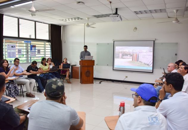 La reunión de trabajo se realizó en el recinto de Santa Cruz con los miembros del Consejo Universitario, el director del recinto M.Sc. Claudio Vargas Rojas, la directora de la Sede Regional de Guanacaste M.Sc. Marta Bustamante Mora, estudiantes, docentes e investigadores. (Foto: Andrea Jiménez, CU)