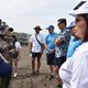 Durante su visita hicieron un recorrido por la playa. Esta joya guanacaste es todo un espectáculo visual; por sus características geográficas, físicas y ecológicas, Ostional representa un ecosistema único a nivel mundial para el estudio de las tortugas marinas, pues además de la lora, llegan la baula y carey de forma esporádica. Un laboratorio vivo de valor incalculable para la Universidad de Costa Rica. (Foto: Andrea Jiménez, CU)