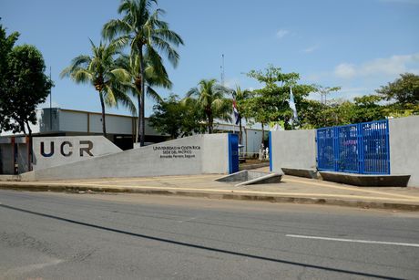 Tras la eliminación del requisito de nacionalidad, las personas candidatas deberán cumplir rigurosamente con los atestados académicos del cargo y demostrar estabilidad en su condición migratoria para garantizar la continuidad de sus funciones. (Foto: Archivo OCI)