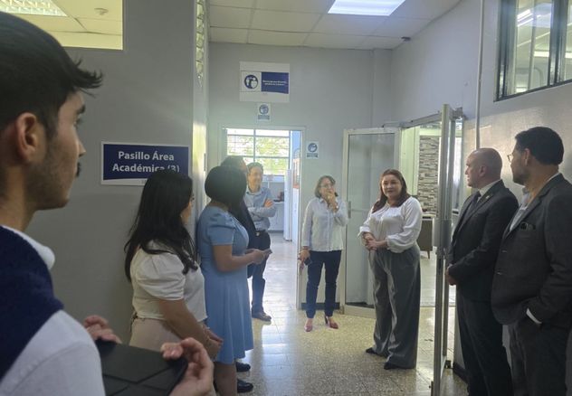 El Consejo Universitario visitó el Instituto de Investigaciones Psicológicas (IIP) para conocer el riguroso proceso técnico, científico y logístico detrás del examen de admisión.(Foto: Unidad de Comunicación, CU)