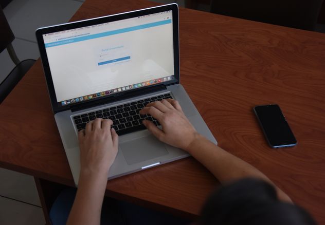 Con este diagnóstico se valorará directamente la percepción y el nivel de satisfacción de las personas usuarias, a fin de identificar aquellos puntos ciegos, áreas de saturación o problemas recurrentes que entorpecen la labor diaria en espacios de alta afluencia, sedes y recintos. (Foto: Laura Rodríguez, OCI)